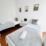87 Center Flat Ideal For Groups And Families Апартаменты *