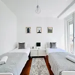 87 Center Flat Ideal For Groups And Families Лиссабон