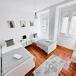 87 Center Flat Ideal For Groups And Families Апартаменты Лиссабон