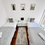 Апартаменты 87 Center Flat Ideal For Groups And Families