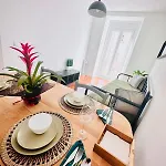 87 Center Flat Ideal For Groups And Families Апартаменты