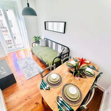 87 Center Flat Ideal For Groups And Families Лиссабон