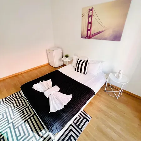 87 Center Flat Ideal For Groups And Families Appartamento Lisbona