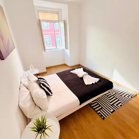 87 Center Flat Ideal For Groups And Families Lägenhet