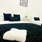 Апартаменти 87 Center Flat Ideal For Groups And Families *