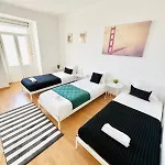 87 Center Flat Ideal For Groups And Families * Лісабон