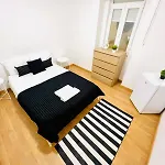 87 Center Flat Ideal For Groups And Families Апартаменти