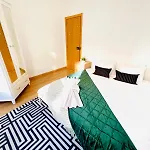 87 Center Flat Ideal For Groups And Families Апартаменти