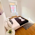 87 Center Flat Ideal For Groups And Families Апартаменти