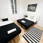 87 Center Flat Ideal For Groups And Families Апартаменти