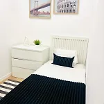 87 Center Flat Ideal For Groups And Families Апартаменти